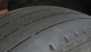 entenda como prevenir pneus carecas na sua frota