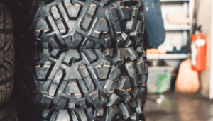 Conheça as marcas de pneus de veículos pesados.