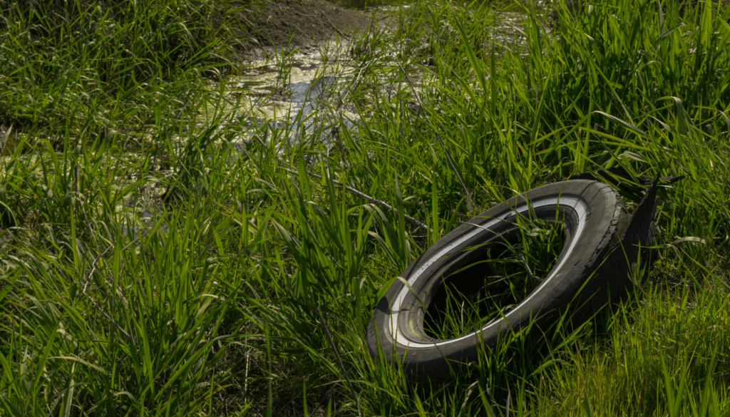 Conheça e evite os impactos ambientais causados por pneus.