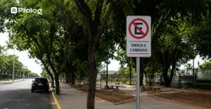 Multa por estacionar em local proibido.